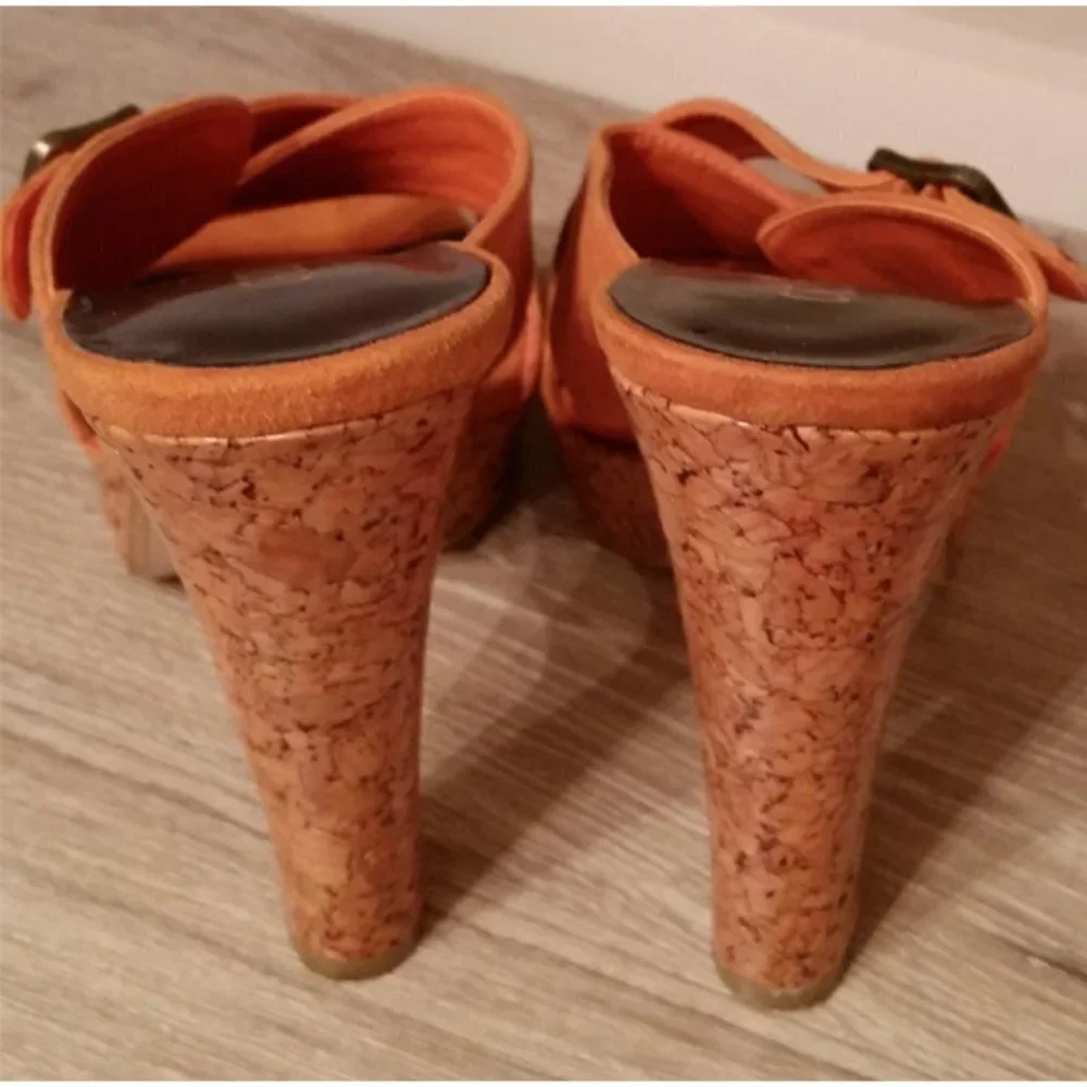 Colin Stuart Victoria's Secret Orange Suede Platform Heels 7 - Picture 5 of 7